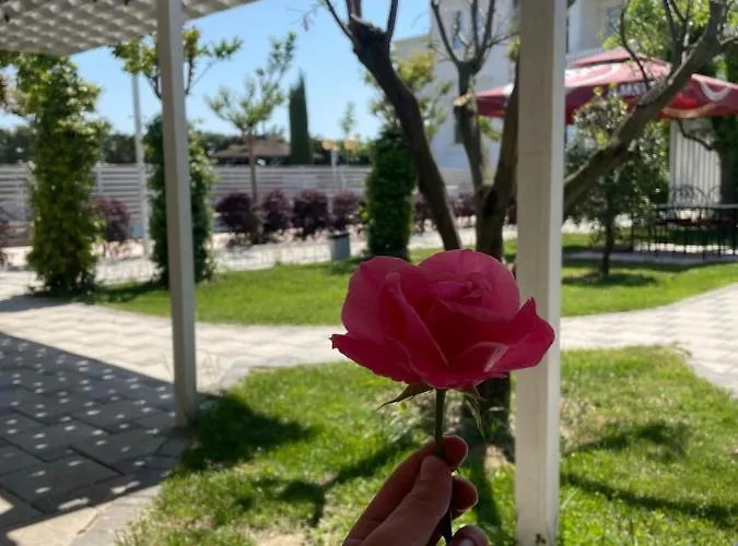 Bed & Breakfast Kompleksi Kenaqesia 4*