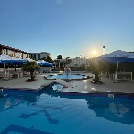 Bed & Breakfast Kompleksi Kenaqesia 4*