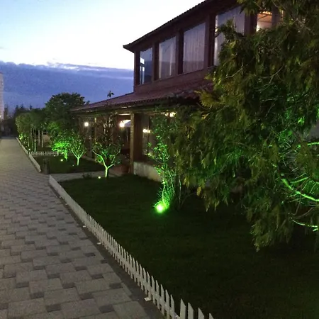 Bed & Breakfast Kompleksi Kenaqesia 4*