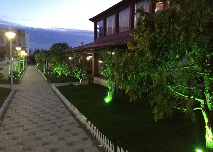 Bed & Breakfast Kompleksi Kenaqesia 4*